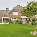 Haus Muehlentrift 05 *