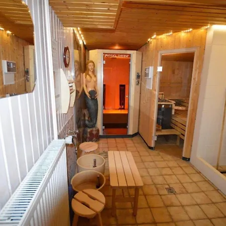 Haus Muehlentrift 05 *